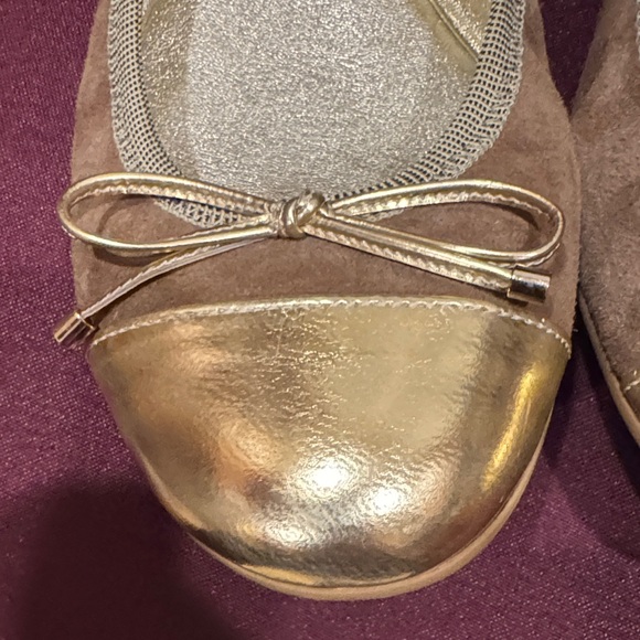 Jimmy Choo Gold and Tan Flats with Dust Bag- Like New Size 38.5 - Picture 4 of 10